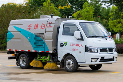 东风途逸扫路车 高效清洁新选择，0.5水1.5尘配置解析